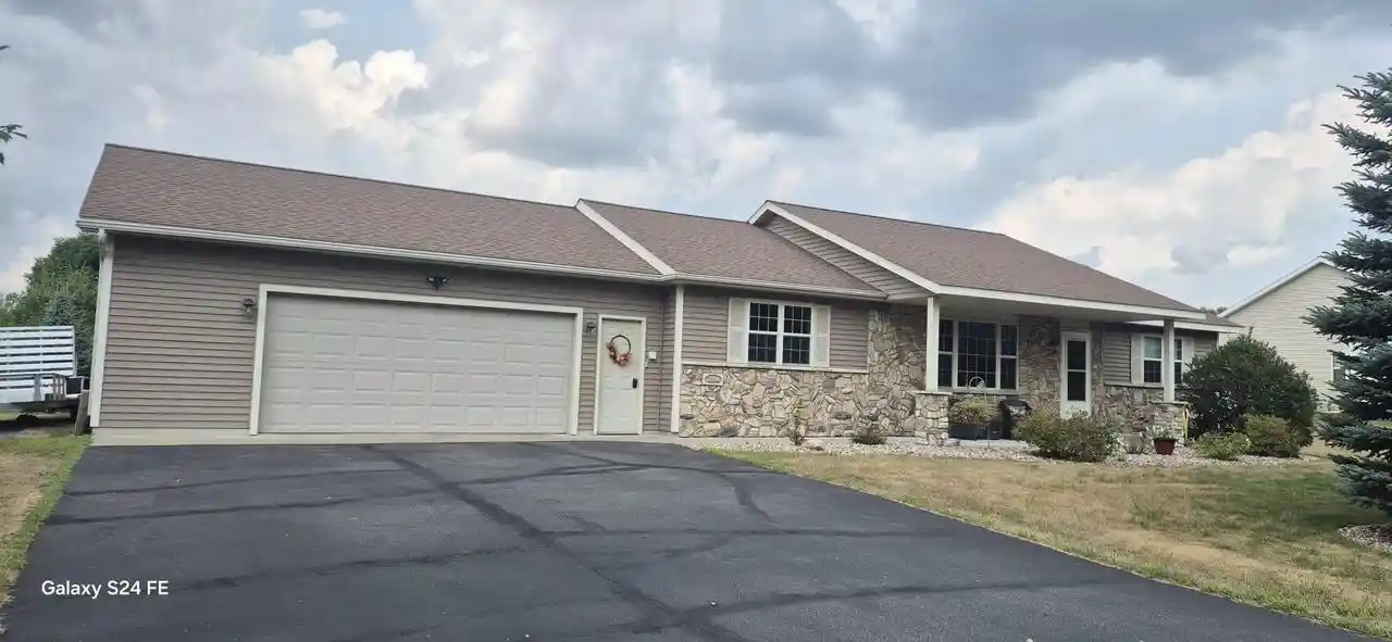 Photo 1 of Single family home for sale at 2184 Setter Dr Dr, Kronenwetter, WI 54455 | MLS# 22603898 | Listing updated on 2026-08-16