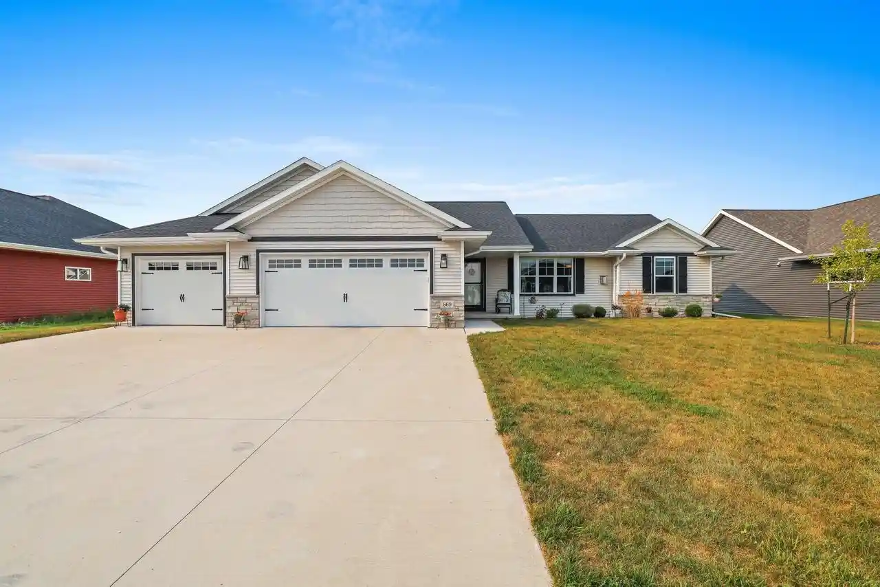 Photo 1 of Single family home for sale at 869 Joeanna Way Way, Pulaski, WI 54162 | MLS# 50330898 | Listing updated on 2026-08-13
