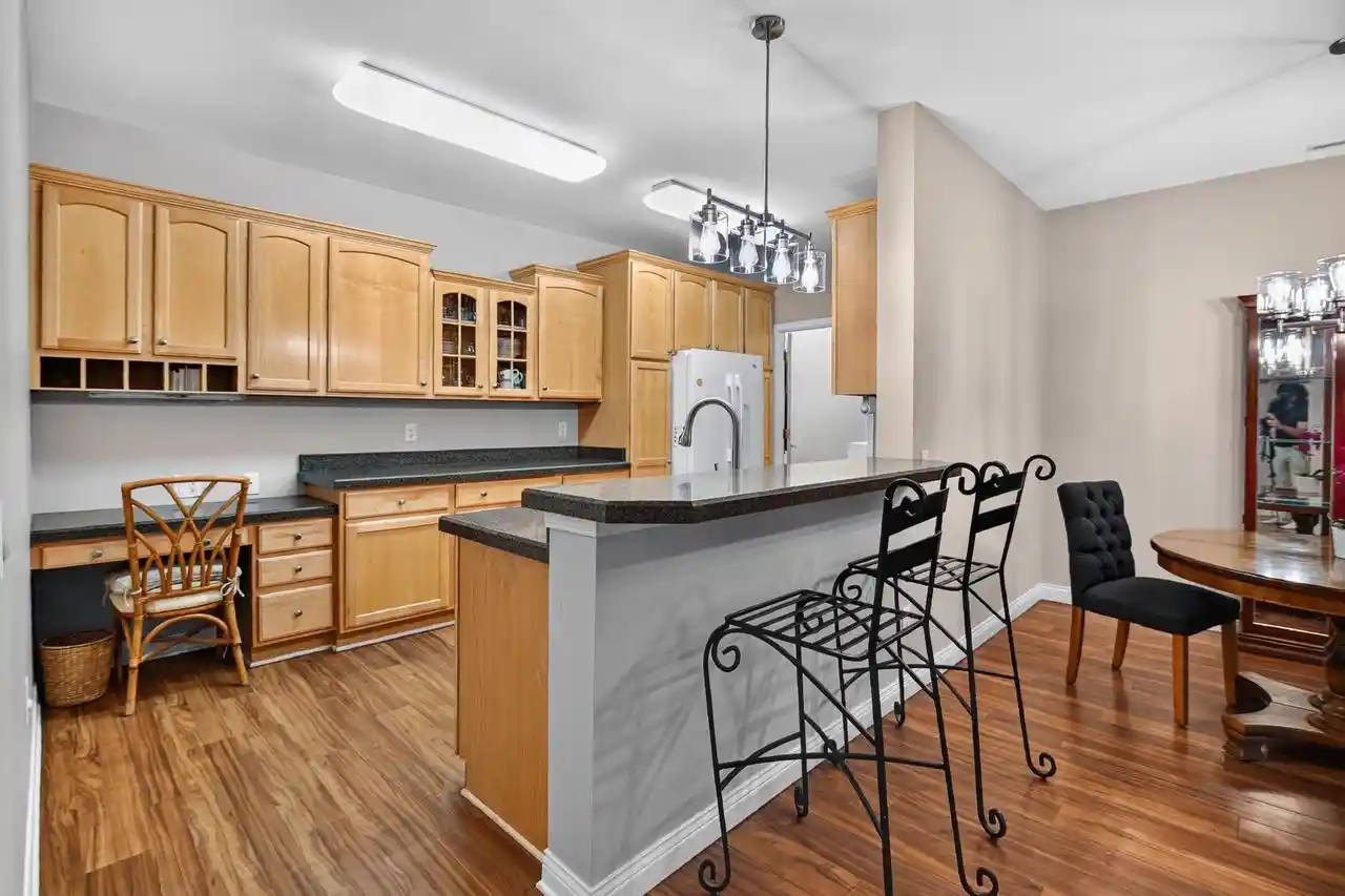 5th image of 1 Cherokee Cir Cir, Madison, WI 53704