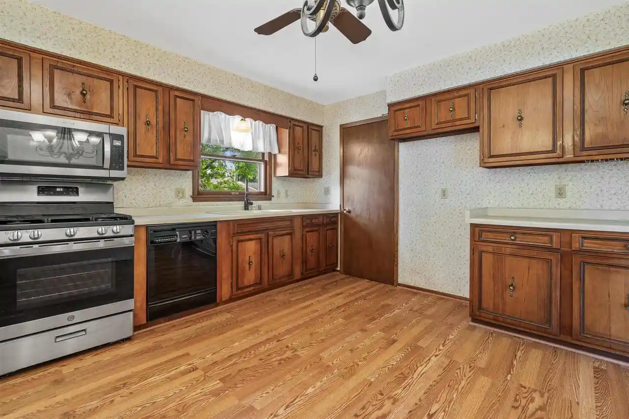 31st image of 1651 1st Avenue Avenue, Grafton, WI 53024 | MLS# 1975884