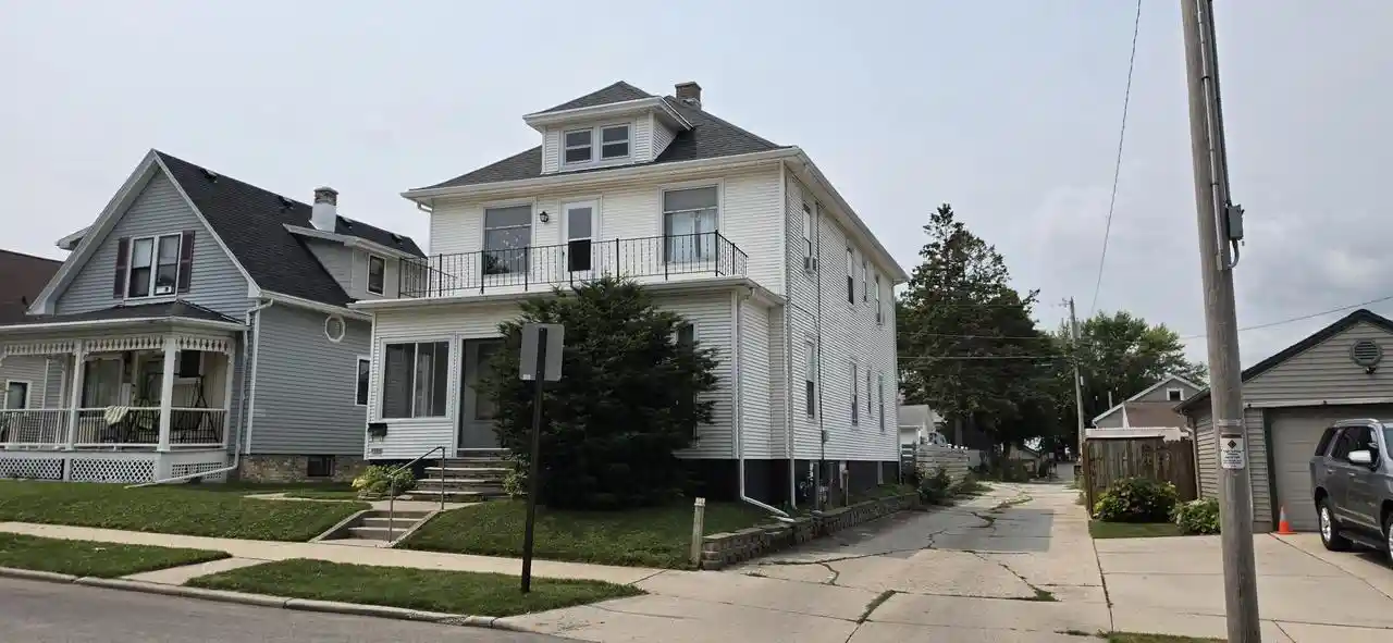 2nd image of 1202/1204 S 19th Street Street #1204, Sheboygan, WI 53081 | MLS# 1975886