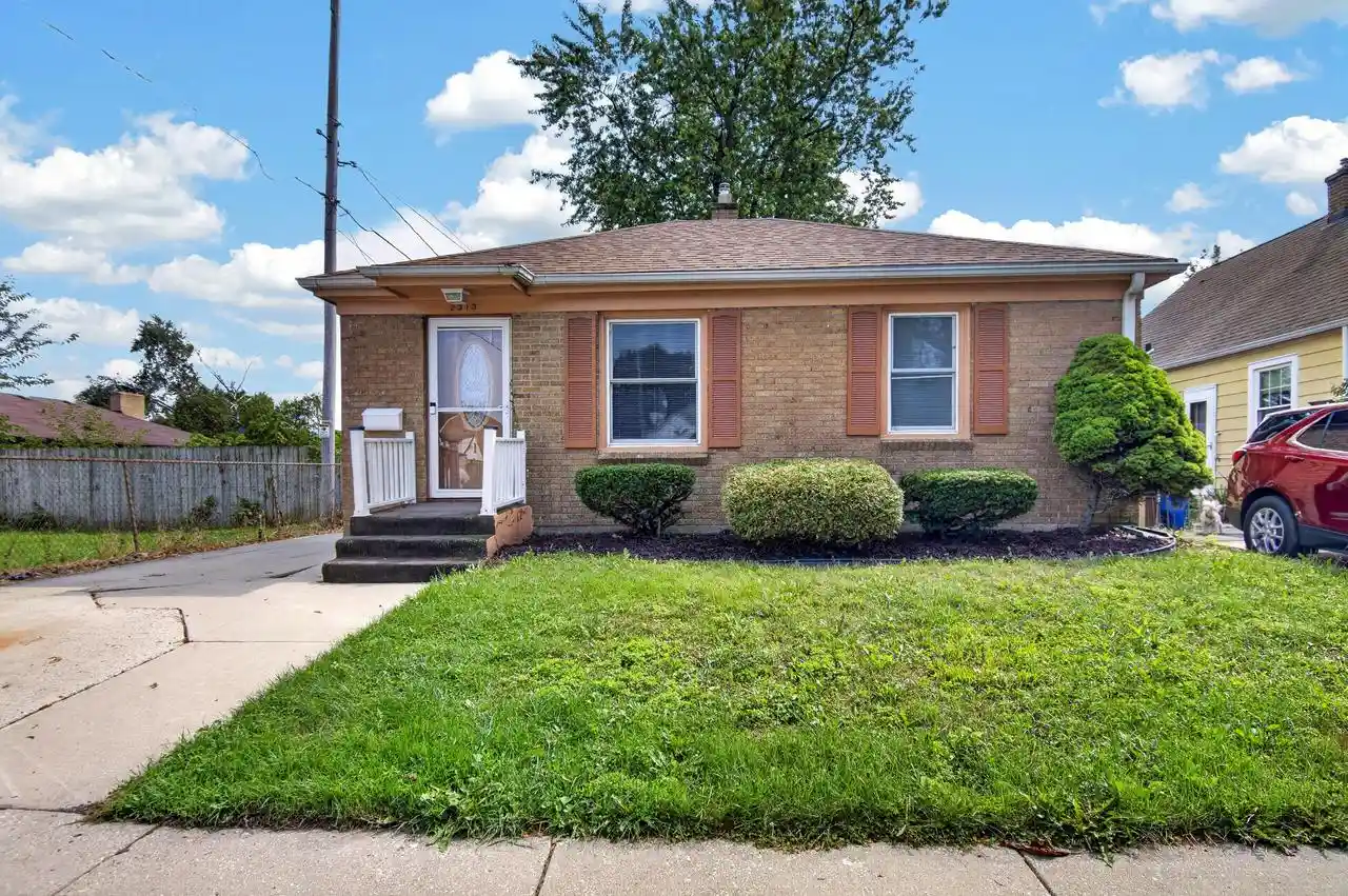 Photo 1 of Sale Pending at 2313 Arlington Avenue Avenue, Racine, WI 53403 | MLS# 1975901 | Listing updated on 2026-09-10