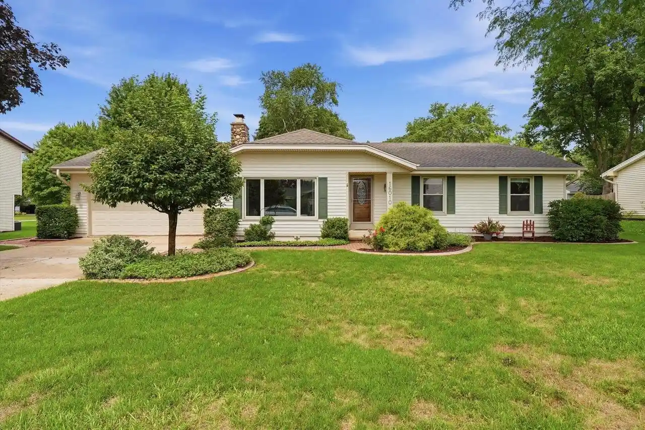 1st image of 16010 W Cynthia Dr Dr, New Berlin, WI 53151 | MLS# 1975902