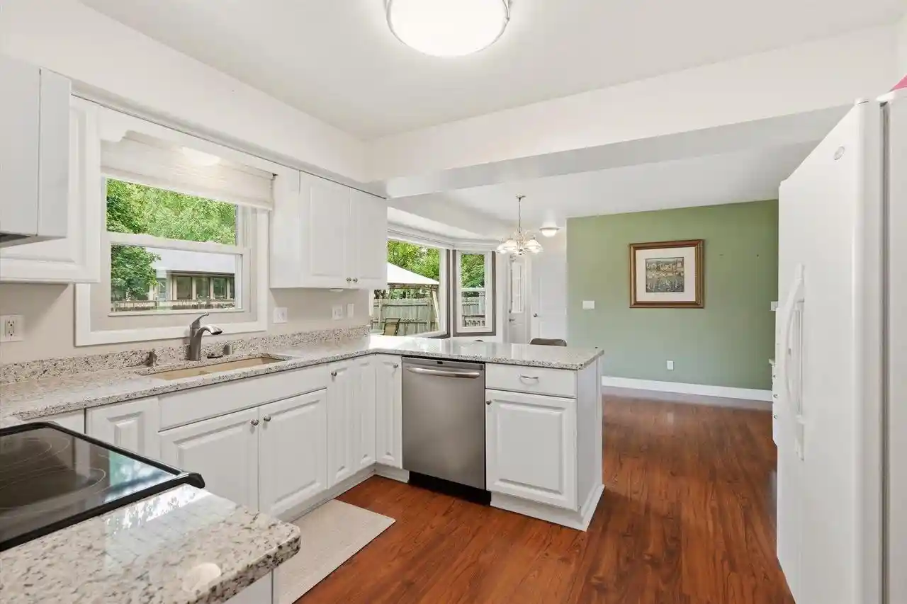 2nd image of 16010 W Cynthia Dr Dr, New Berlin, WI 53151 | MLS# 1975902