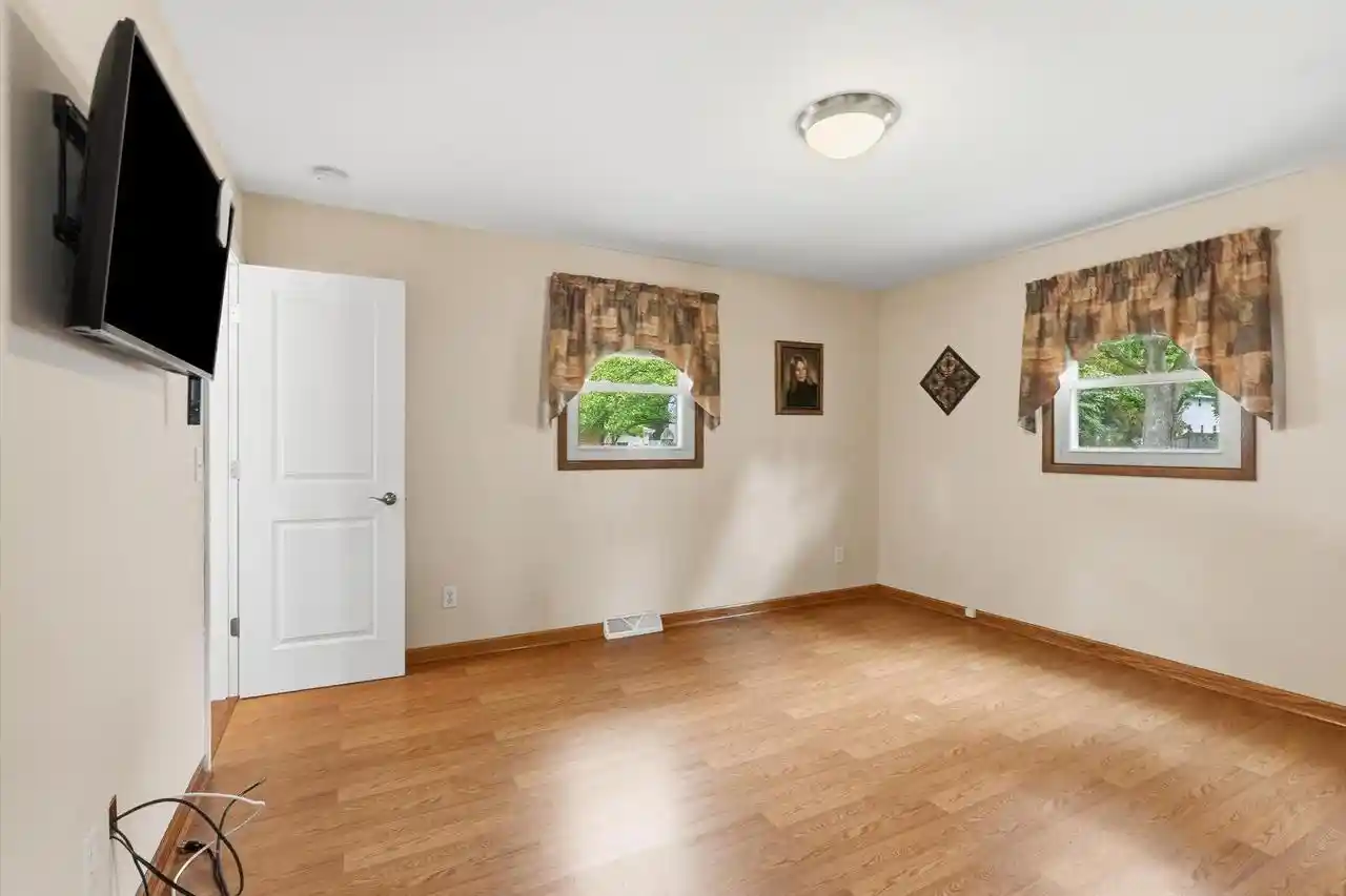 5th image of 16010 W Cynthia Dr Dr, New Berlin, WI 53151 | MLS# 1975902
