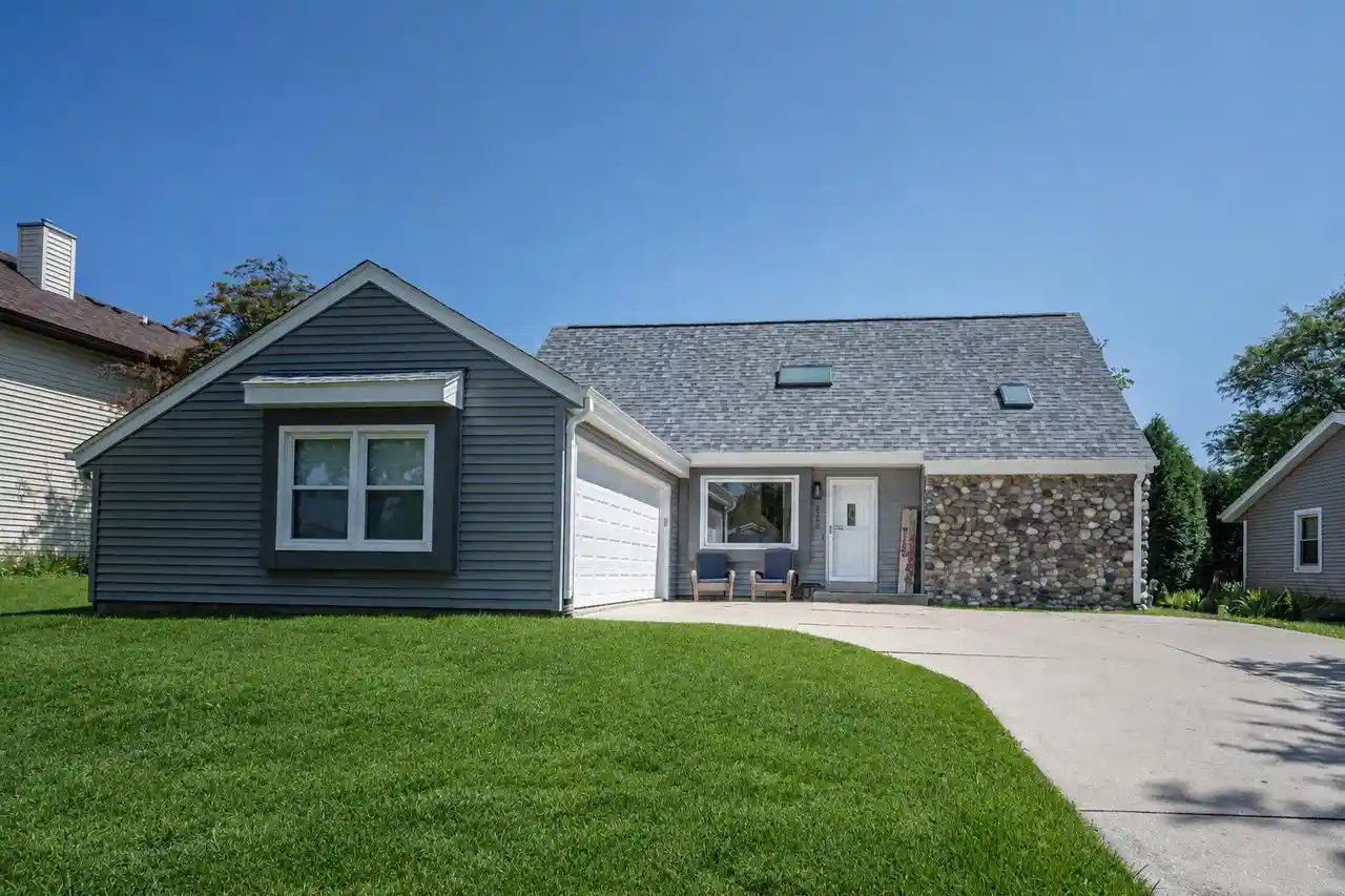 1st image of 8560 S Sharon Dr Dr, Oak Creek, WI 53154 | MLS# 1975908