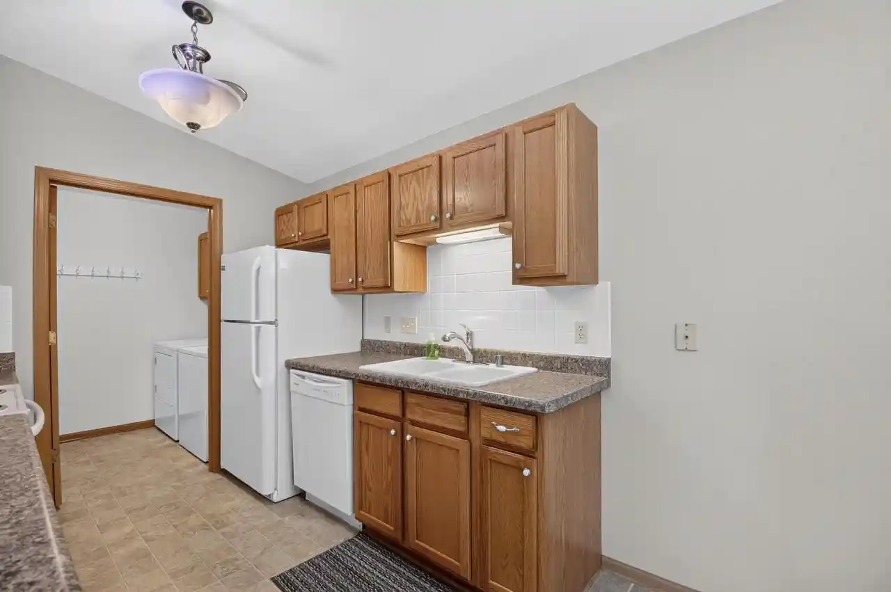 4th image of 1236 N Sunnyslope Dr Dr #204, Mount Pleasant, WI 53406 | MLS# 1975926