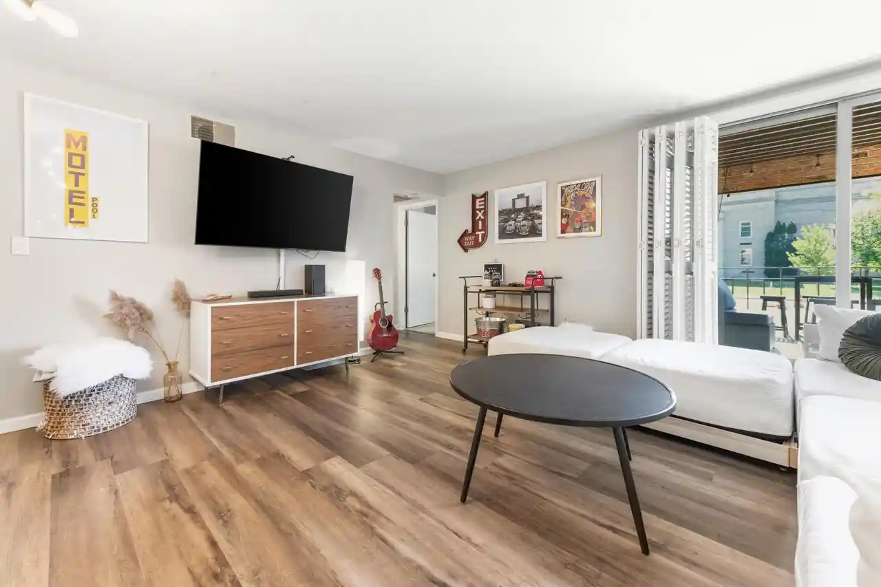Listing Photo 2 - Condo for sale in building located at 3942 N Oakland Ave Ave, Shorewood, WI 53211 - Unit #138