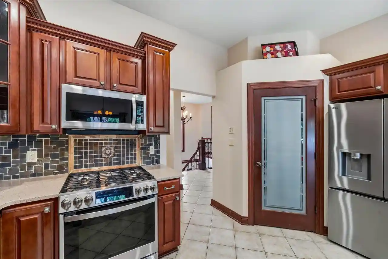 4th image of W144N9912 Sun Valley Trail Trail, Germantown, WI 53022 | MLS# 1975930