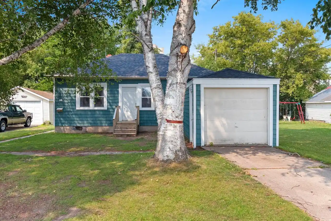 1st image of 626 S 20th Street Street, Manitowoc, WI 54220 | MLS# 1975936