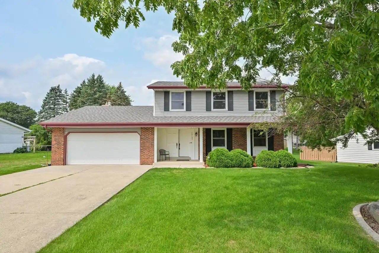 1st image of 15100 W Glendale Dr Dr, New Berlin, WI 53151 | MLS# 1975946