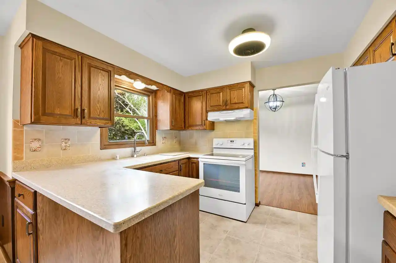 2nd image of 15100 W Glendale Dr Dr, New Berlin, WI 53151 | MLS# 1975946