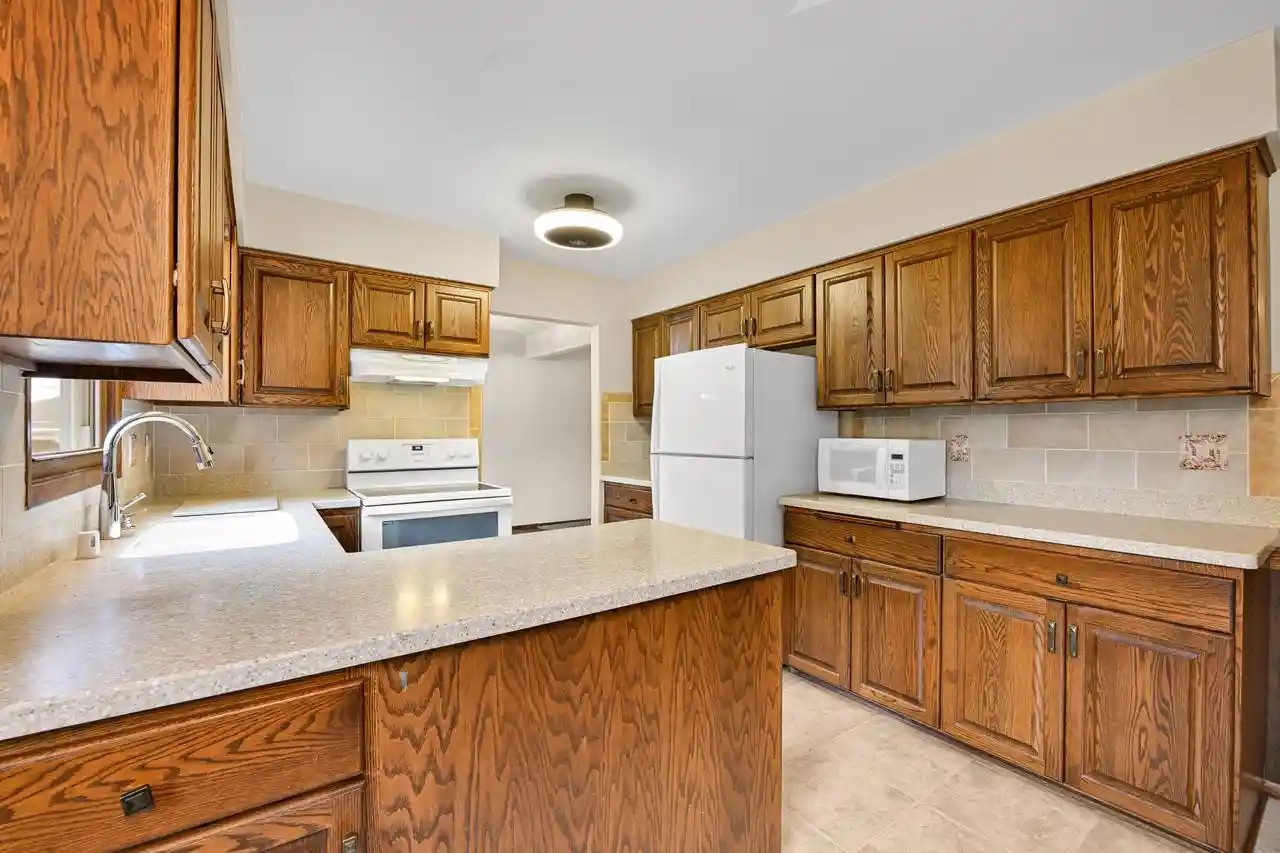 3rd image of 15100 W Glendale Dr Dr, New Berlin, WI 53151 | MLS# 1975946