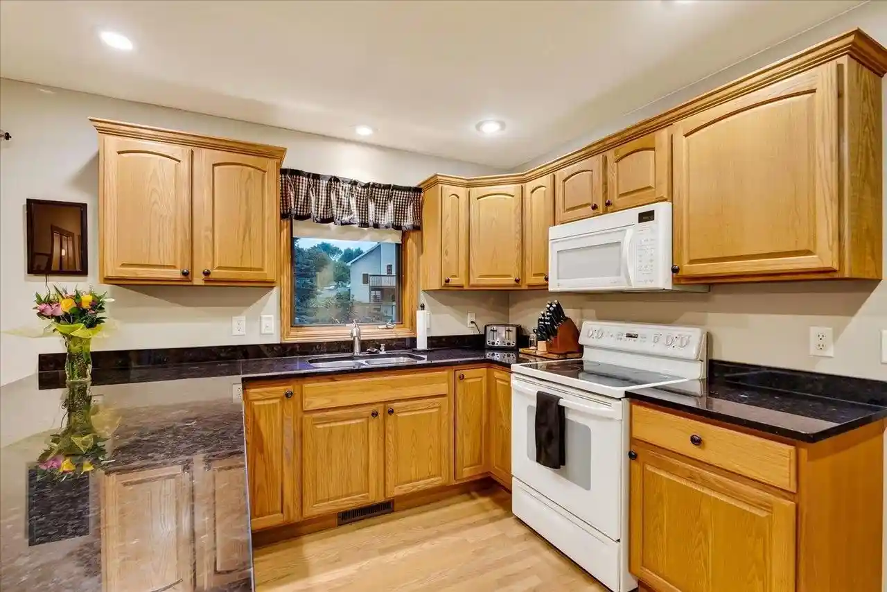 30th image of 1901 Meadow Dr Dr, Stoughton, WI 53589 | MLS# 2030364