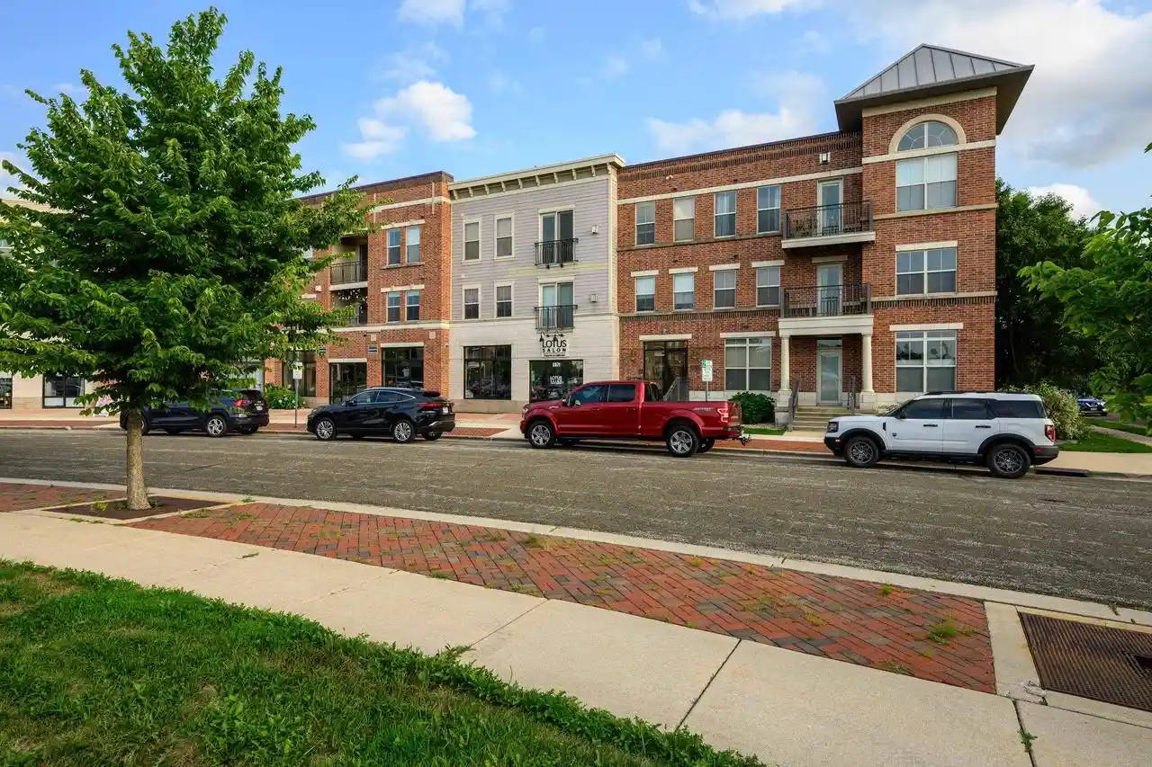 1st image of 2581 Smiths Crossing Crossing #101, Sun Prairie, WI 53590 | MLS# 2030371
