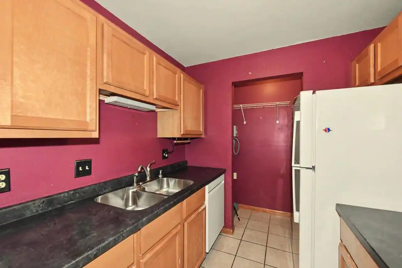 Listing Photo 4 - Condo for sale in building located at 10376 W Whitnall Edge Ct Ct, Franklin, WI 53132 - Unit #204