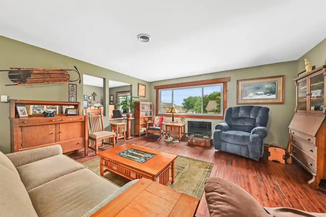 2nd image of 10376 W Whitnall Edge Ct Ct, Franklin, WI 53132