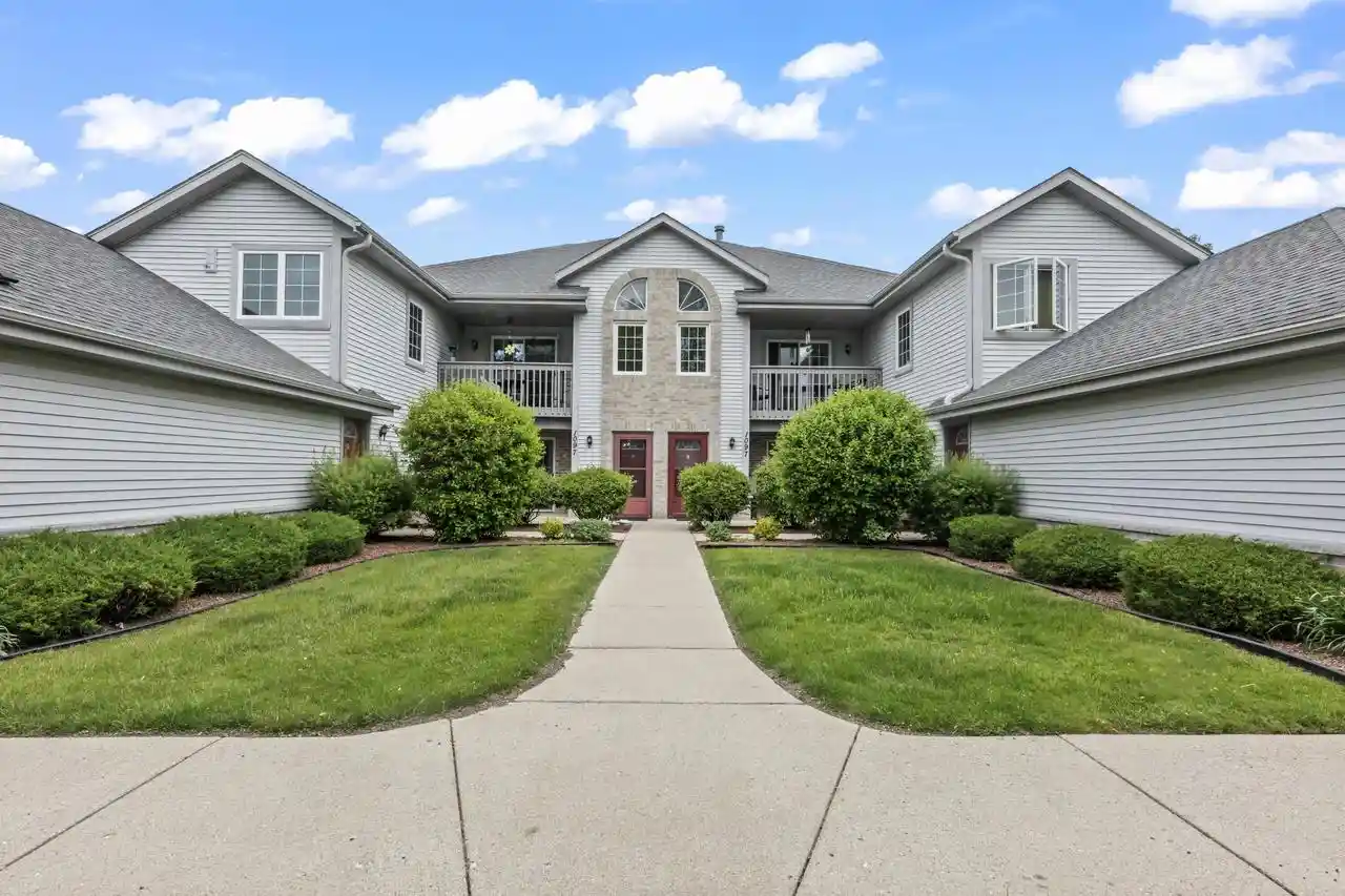1st image of 1097 Quinlan Dr Dr Dr #Unit D, Pewaukee, WI 53072 | MLS# 1975948