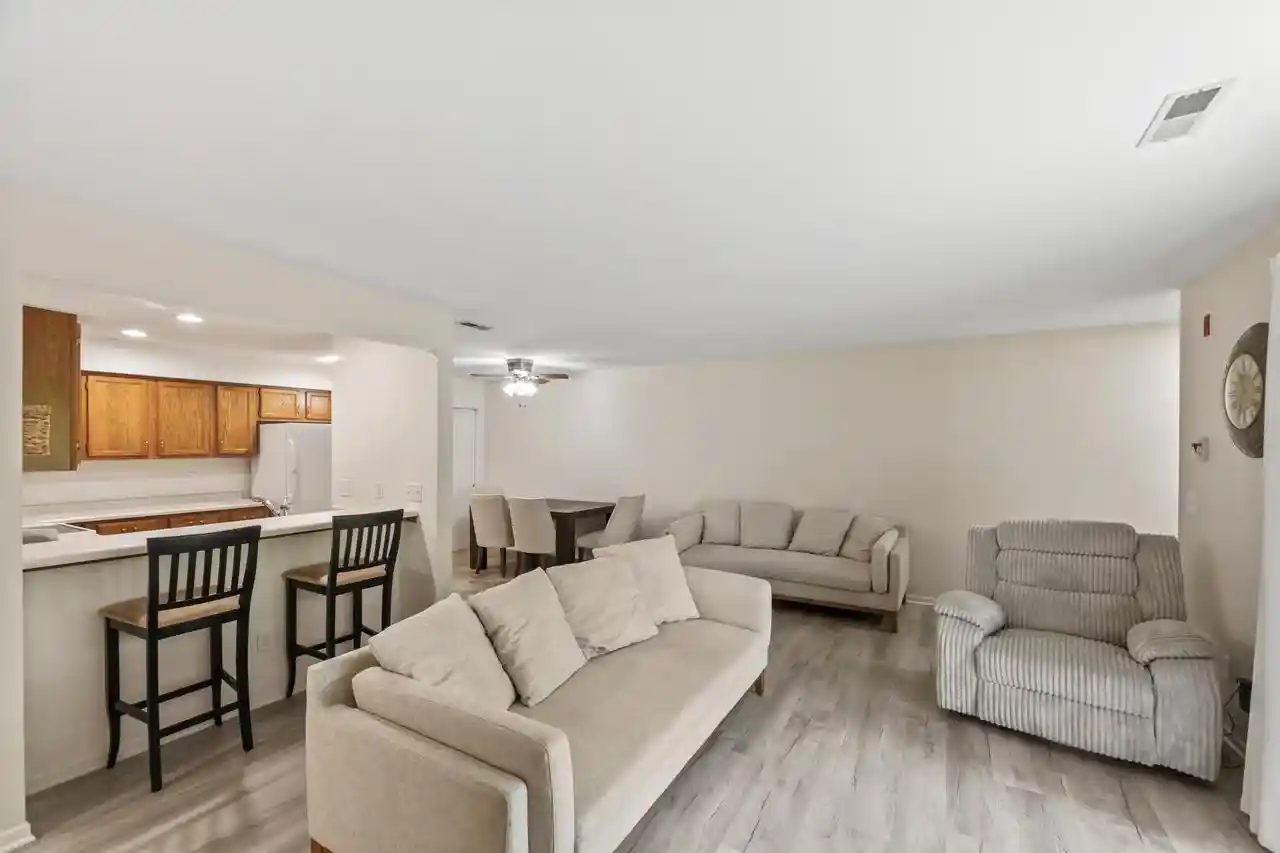 2nd image of 1097 Quinlan Dr Dr Dr, Pewaukee, WI 53072