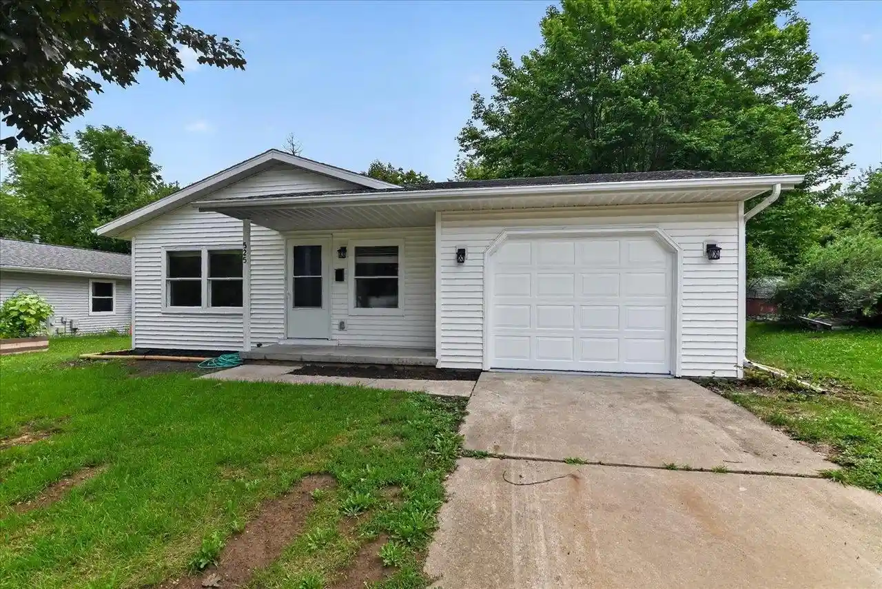 Photo 1 of Single family home for sale at 525 Berry Street Street, Stoughton, WI 53589 | MLS# 2030367 | Listing updated on 2026-08-15