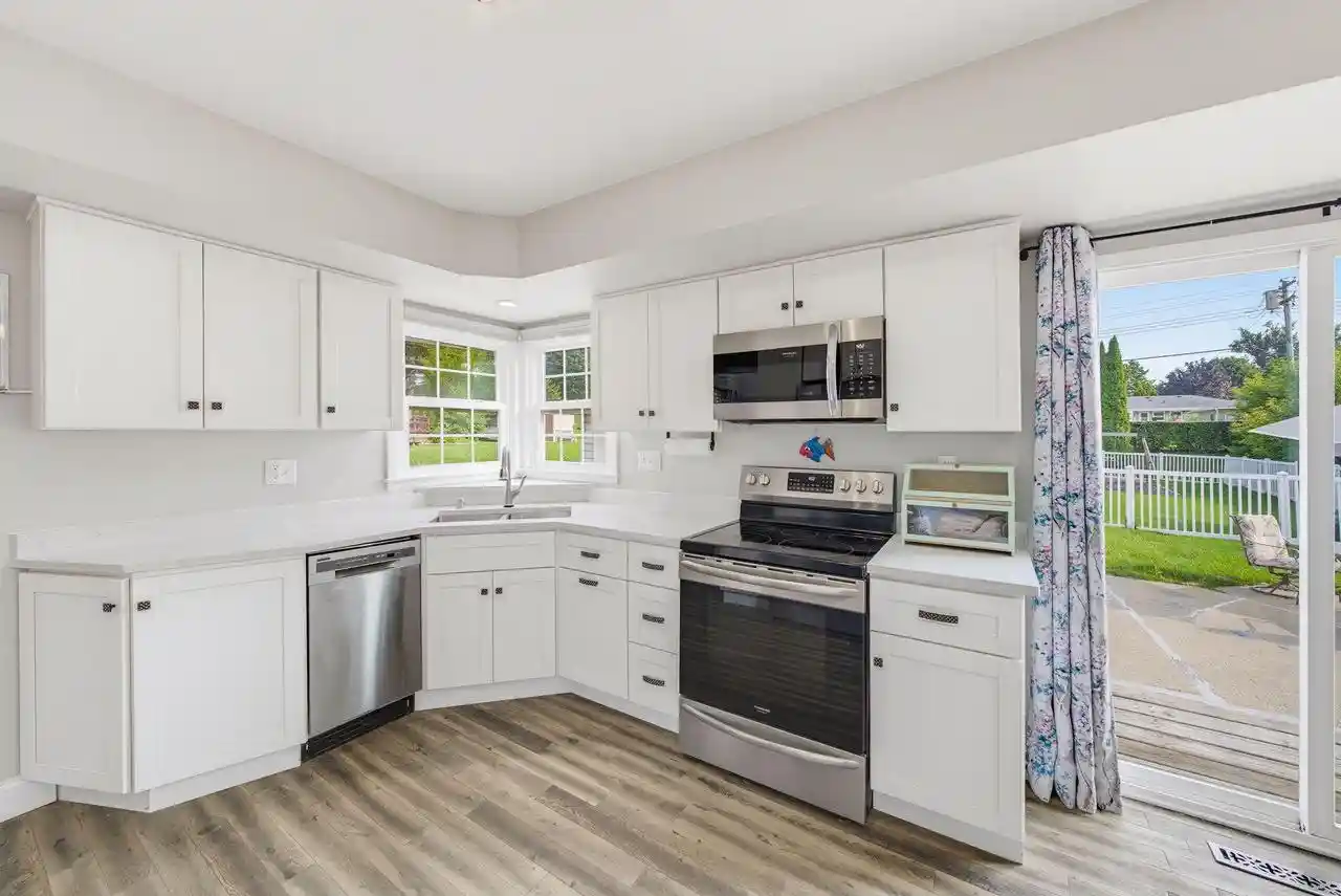 5th image of 6619 Manchester Dr Dr, Greendale, WI 53129 | MLS# 1975955