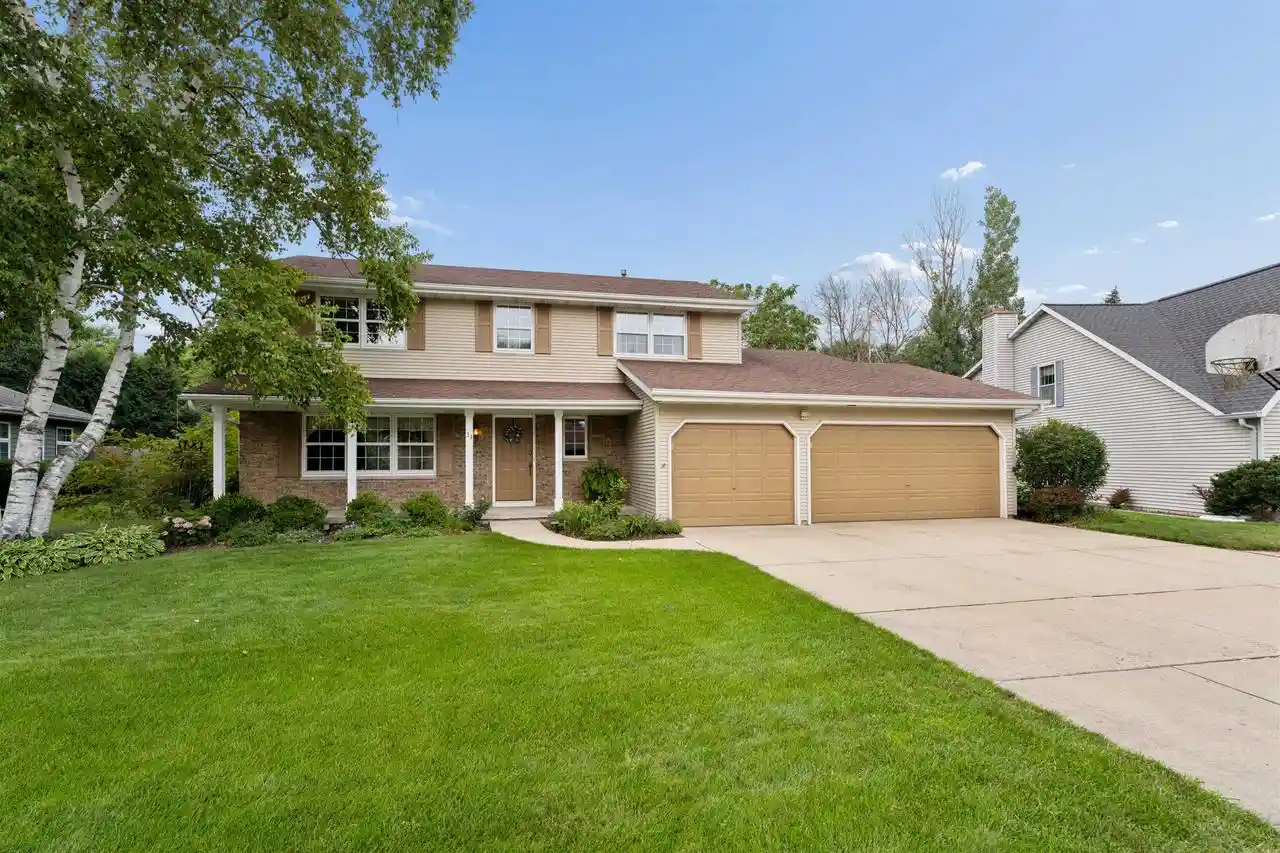 Photo 1 of Single family home for sale at 33 Pheasant Court Court, Appleton, WI 54915 | MLS# 50330909 | Listing updated on 2026-09-08