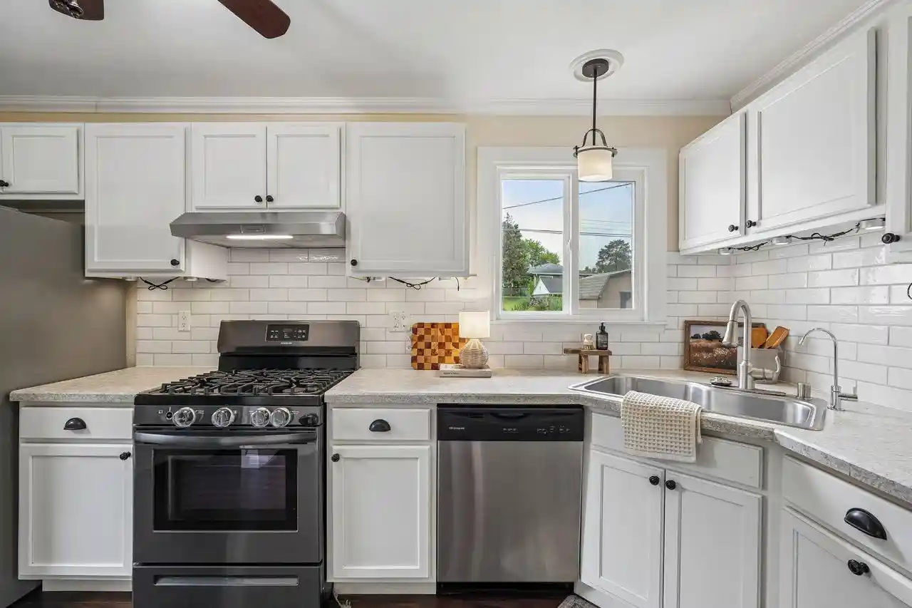 Photo 4 of Single family home for sale at 1633 Aldoro Dr Dr, Waukesha, WI 53188 | MLS# 1975960 | Listing updated on 2026-09-25