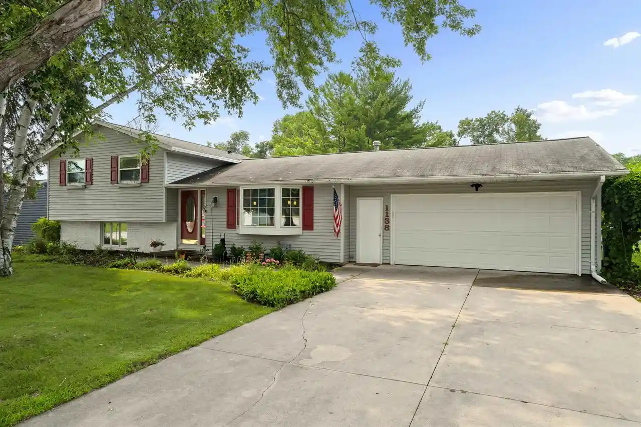 1st image of 1138 Anchor Dr Dr, Green Bay, WI 54313 | MLS# 50330916