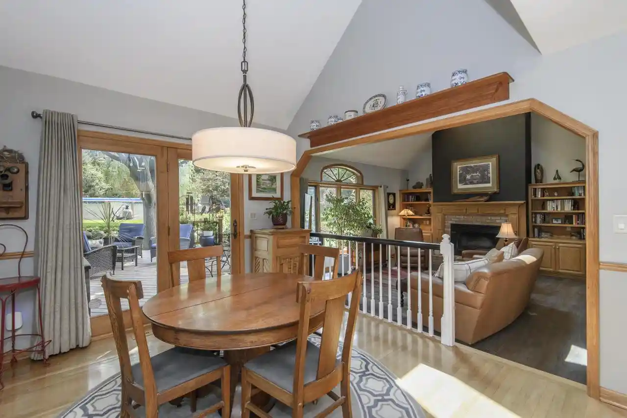 3rd image of 643 Cardiff Dr Dr, Hartland, WI 53029 | MLS# 1975978