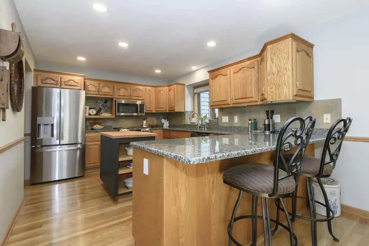 5th image of 643 Cardiff Dr Dr, Hartland, WI 53029 | MLS# 1975978
