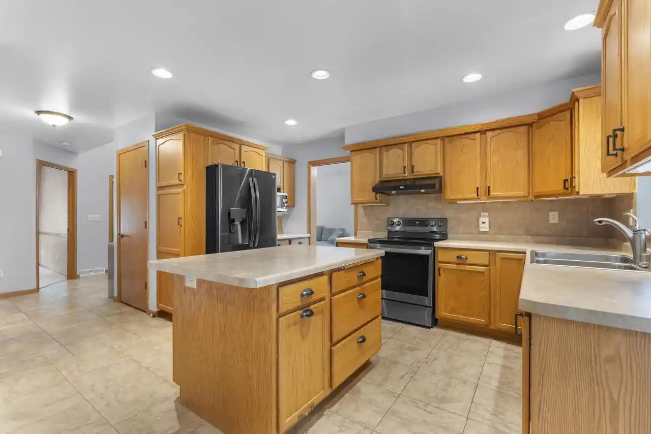 5th image of 1325 S Westhaven Dr Dr, Oshkosh, WI 54904 | MLS# 50330921