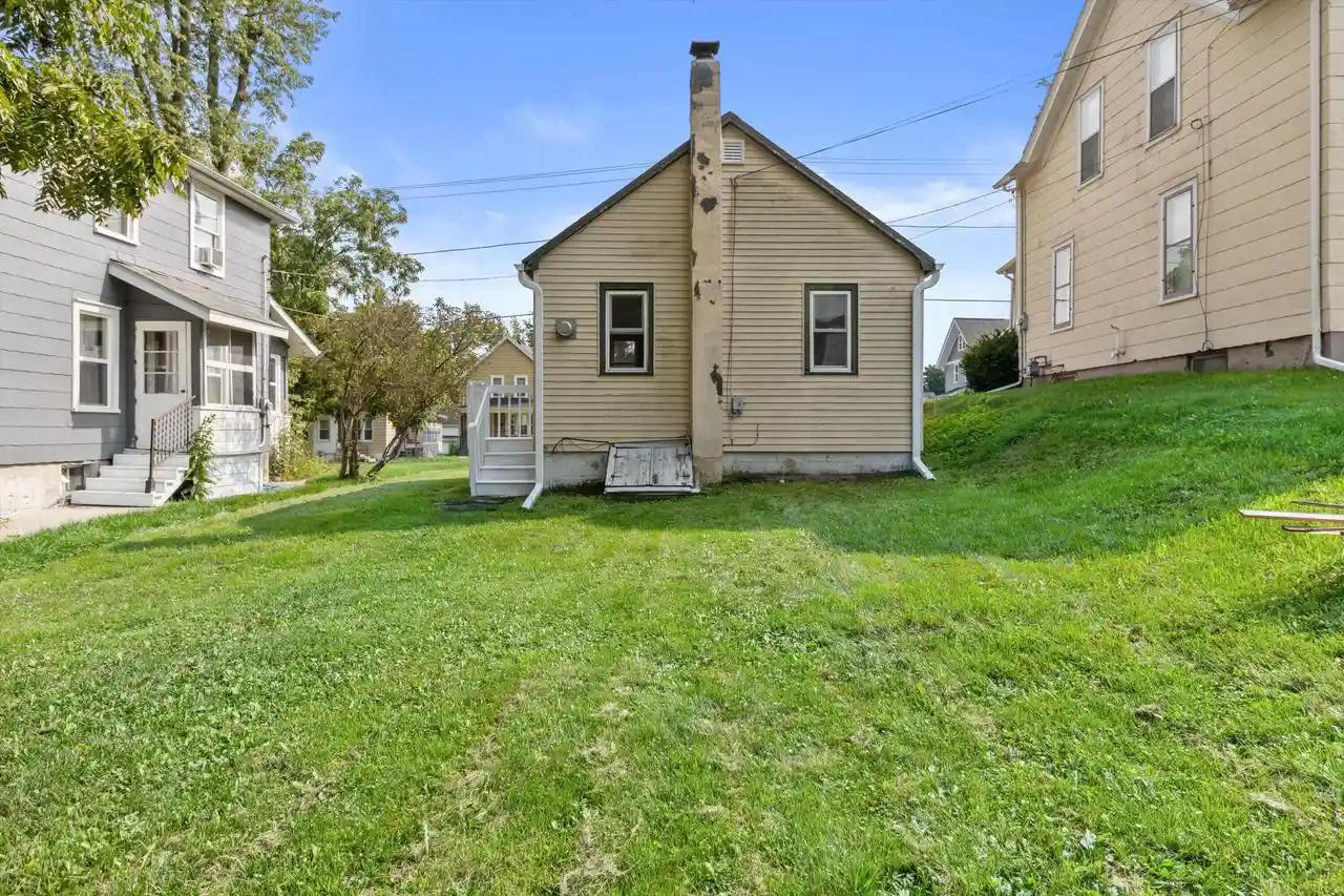 3rd image of 518 E Loos Street Street, Hartford, WI 53027 | MLS# 1975980
