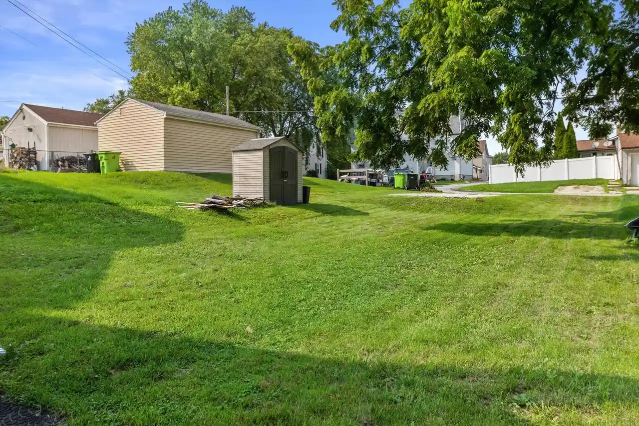 5th image of 518 E Loos Street Street, Hartford, WI 53027 | MLS# 1975980