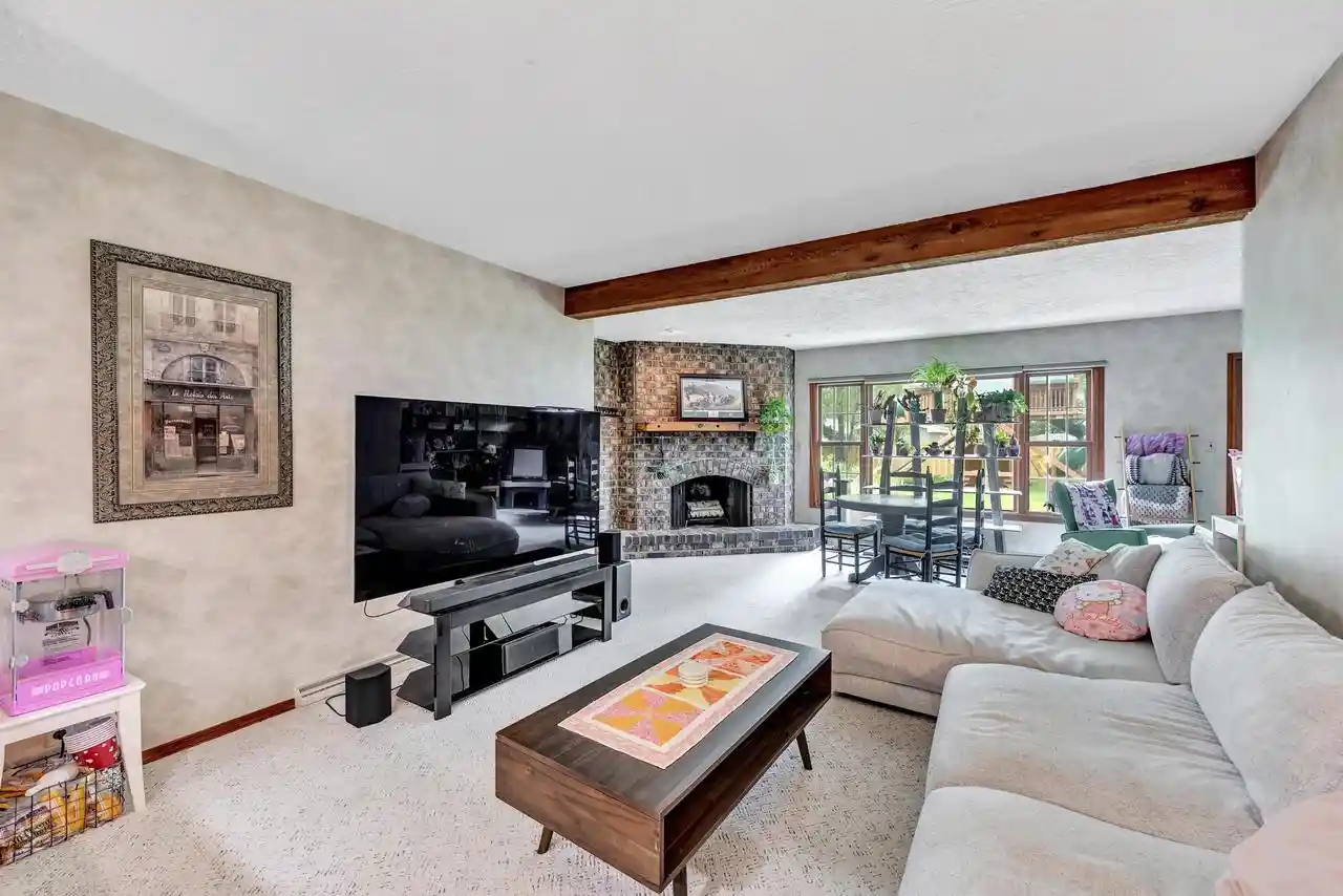 Photo 2 of Single family home for sale at 529 Arrowhead Dr Dr, Green Bay, WI 54301 | MLS# 50330924 | Listing updated on 2026-09-08