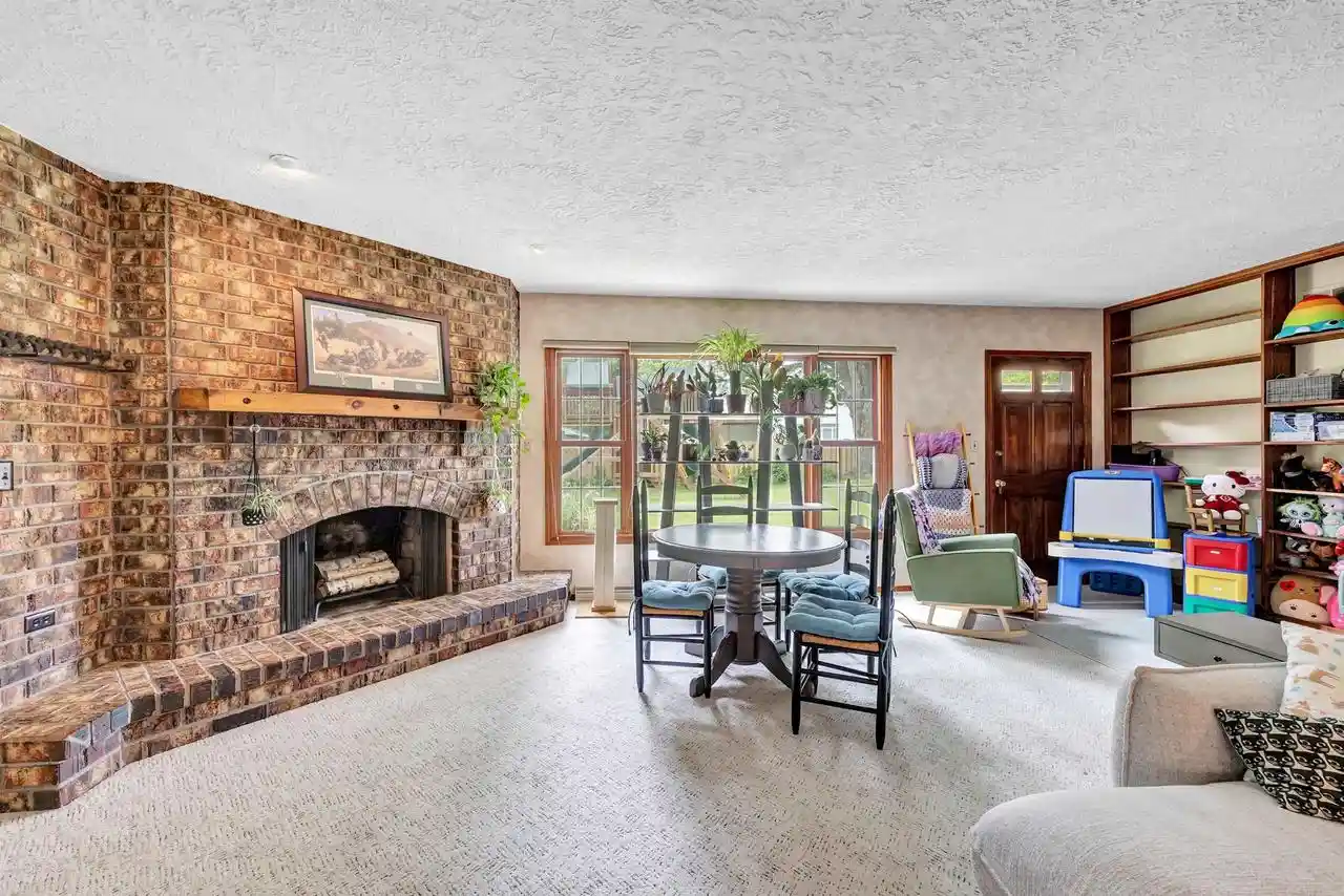 Photo 3 of Single family home for sale at 529 Arrowhead Dr Dr, Green Bay, WI 54301 | MLS# 50330924 | Listing updated on 2026-09-08