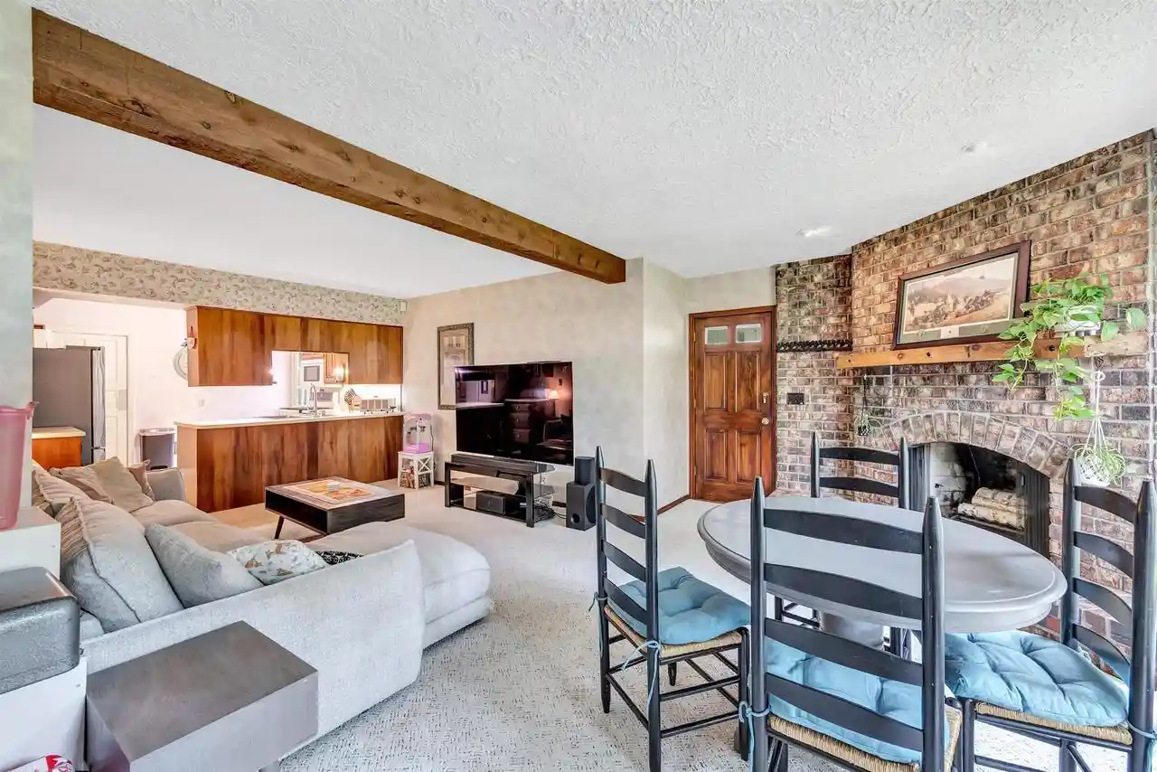 Photo 3 of Single family home for sale at 529 Arrowhead Dr Dr, Green Bay, WI 54301 | MLS# 50330924 | Listing updated on 2026-09-08