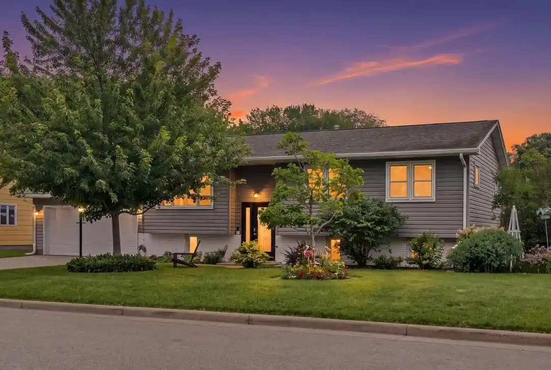 1st image of 918 Park Avenue Avenue, Onalaska, WI 54650 | MLS# 1975985