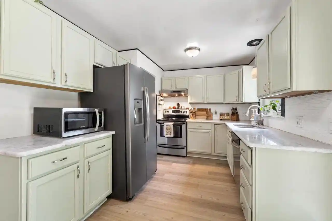 2nd image of 529 Newtols Street Street, Green Bay, WI 54302 | MLS# 50330933