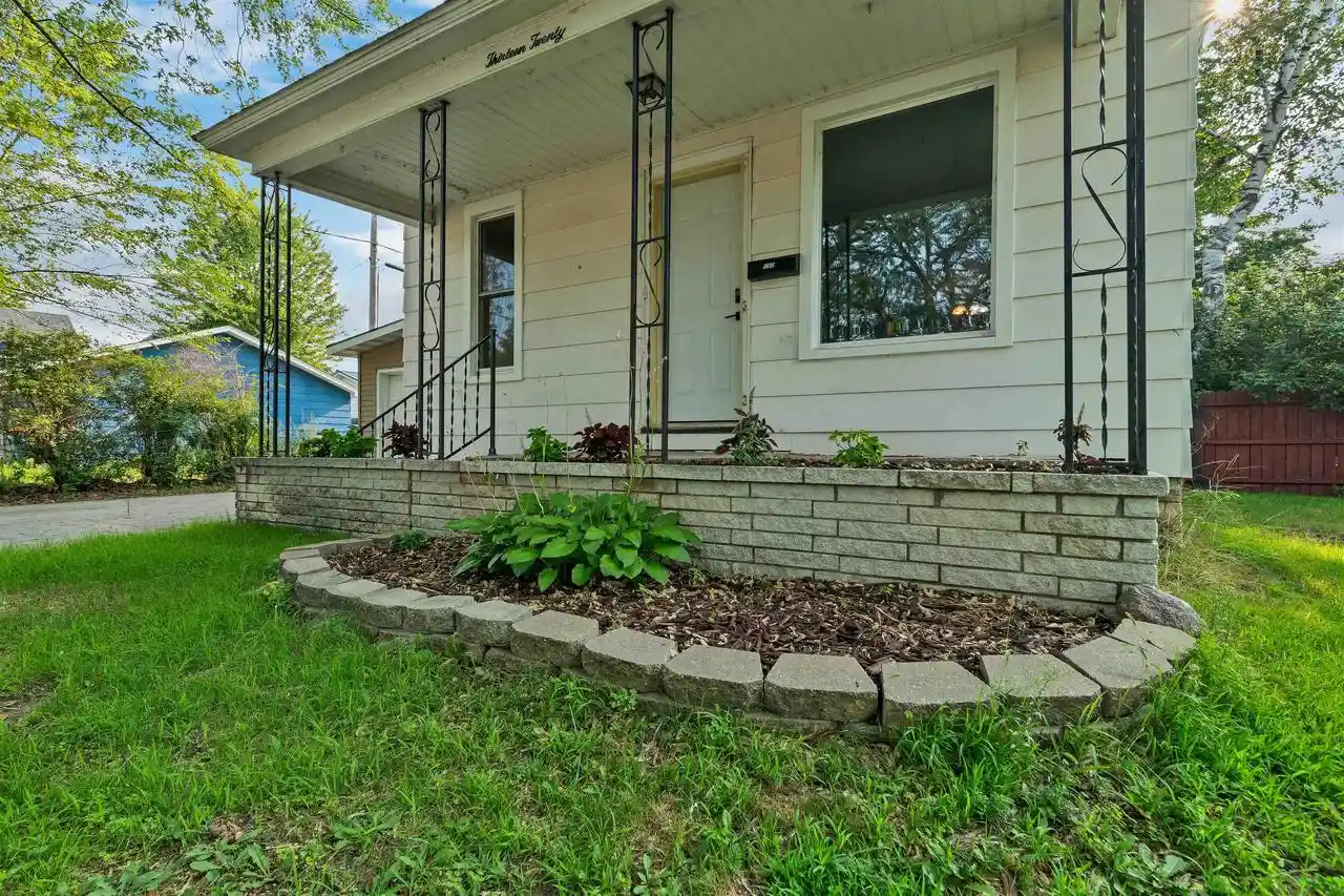 2nd image of 1320 Church Street Street, Marinette, WI 54143 | MLS# 50330928