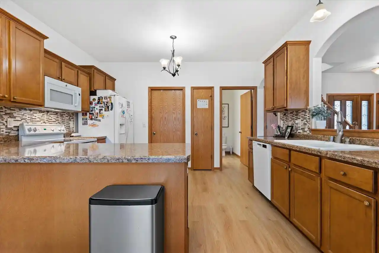 Photo 4 of Condo for sale at 407 Century Oak Dr Dr, Waukesha, WI 53188 | MLS# 1976000 | Listing updated on 2026-09-25