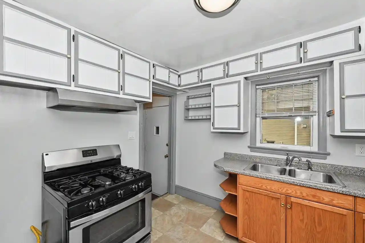 3rd image of 10126 S Judith Pl Pl, Oak Creek, WI 53154 | MLS# 1975999