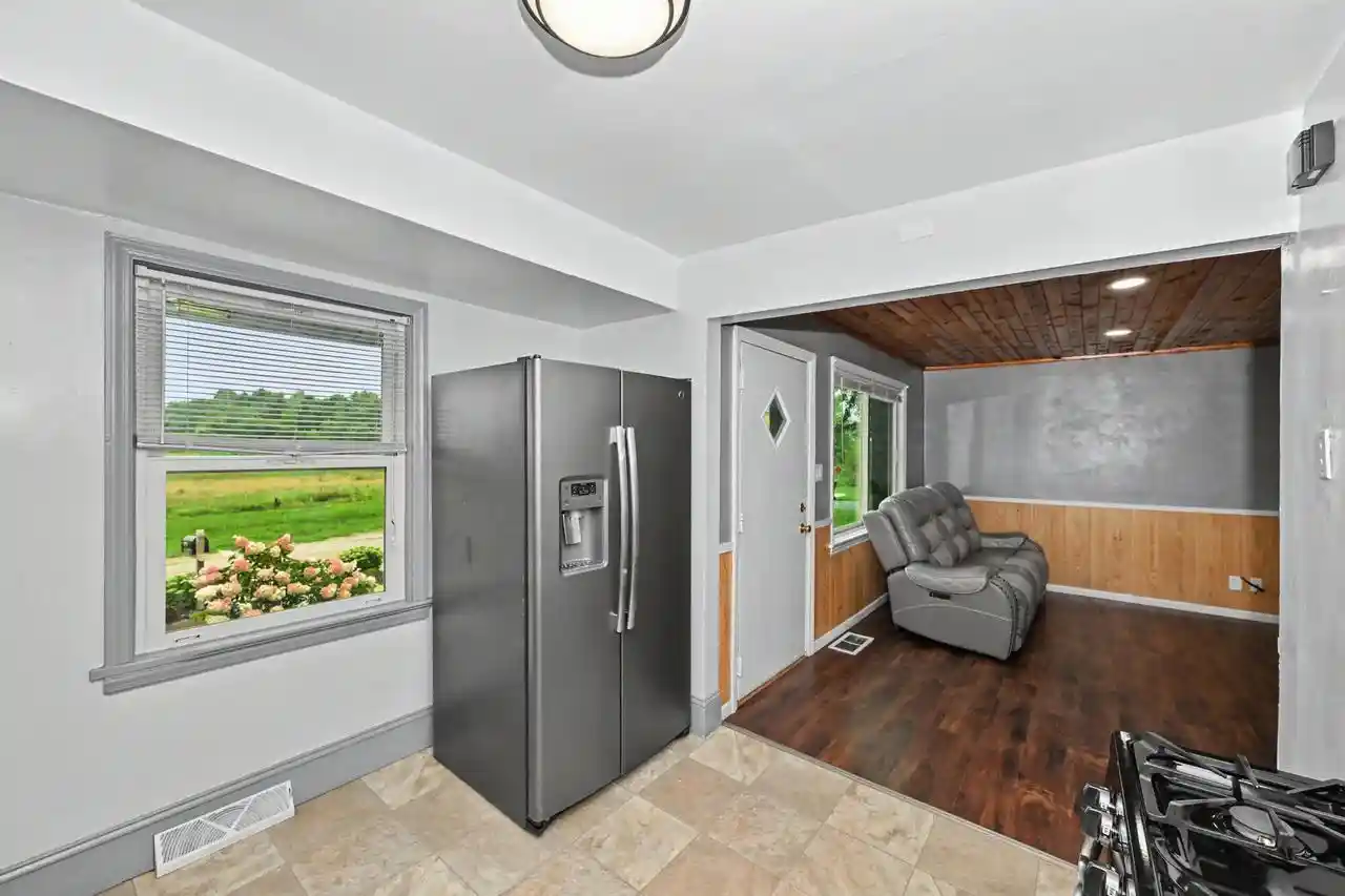 4th image of 10126 S Judith Pl Pl, Oak Creek, WI 53154 | MLS# 1975999