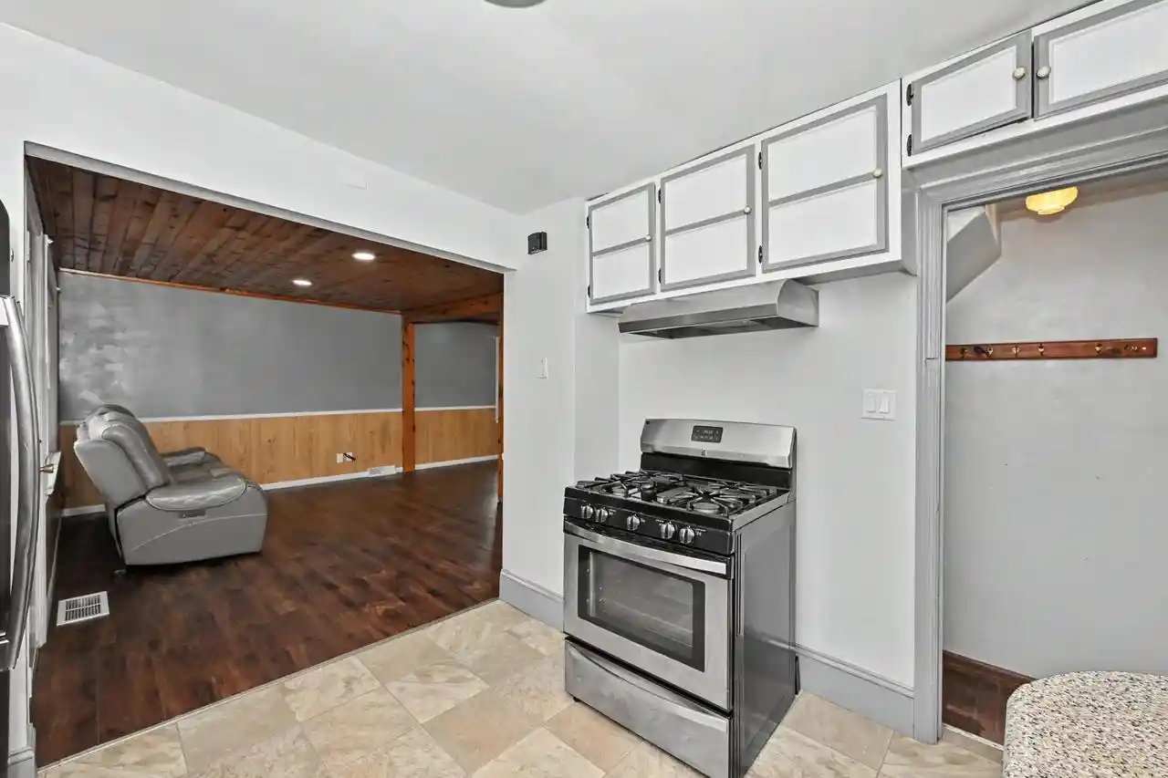 5th image of 10126 S Judith Pl Pl, Oak Creek, WI 53154 | MLS# 1975999