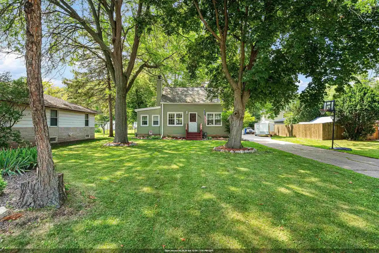 1st image of 1427 Oak Street Street, Oshkosh, WI 54901 | MLS# 50330945