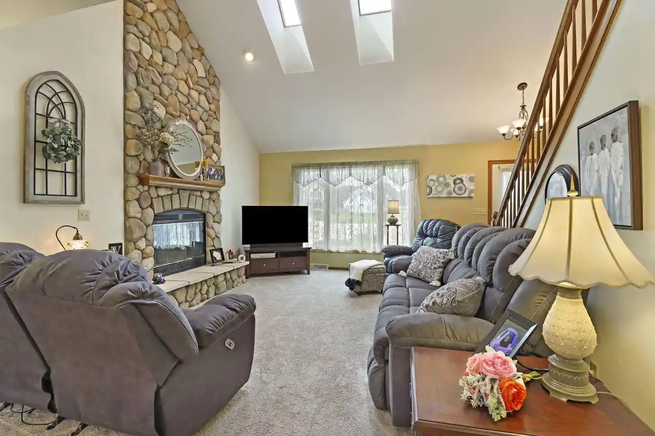 2nd image of 1463 Creek Side Dr Dr, Burlington, WI 53105 | MLS# 1976019