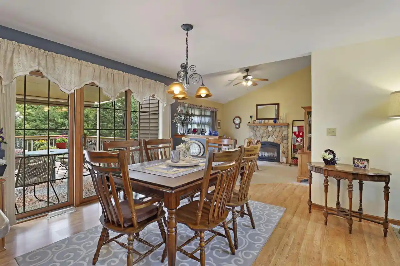 29th image of 1463 Creek Side Dr Dr, Burlington, WI 53105 | MLS# 1976019