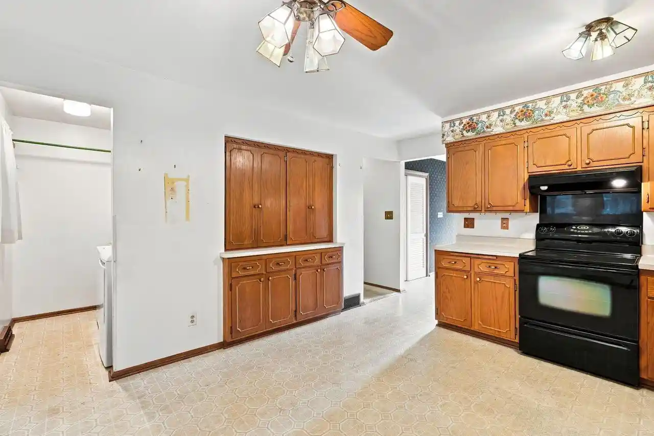 2nd image of 4560 Imperial Dr Dr, Brookfield, WI 53045 | MLS# 1976020