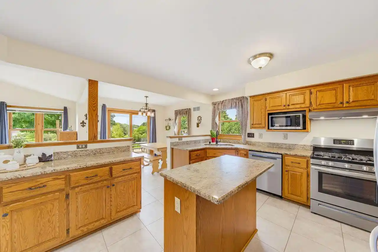 4th image of W148N10759 Crabtree Lane Lane, Germantown, WI 53022 | MLS# 1976023