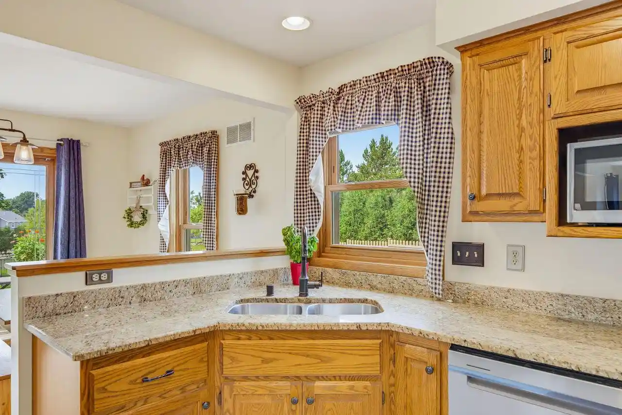 5th image of W148N10759 Crabtree Lane Lane, Germantown, WI 53022 | MLS# 1976023
