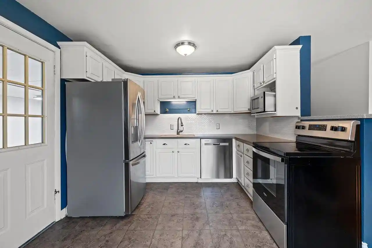 43rd image of 991 Suburban Dr Dr, De Pere, WI 54115 | MLS# 50330971
